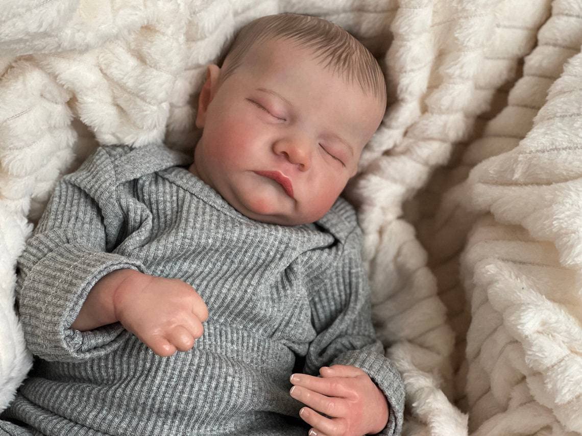 Fockof Realistic Reborn Baby Dolls Girl 17-Inch Soft Vinyl Lifelike Real Life Baby Dolls Babe Reborn Accessories For 3+ Years Old (Gray)