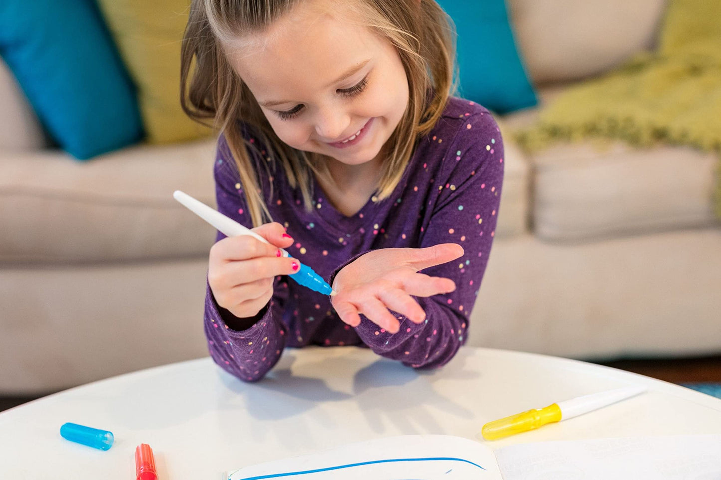 Crayola Color Wonder Paintbrush Pens & Paper Set - 6 Piece Mess Free Coloring for Toddlers, Arts & Crafts Gift in Orange, Green, Red