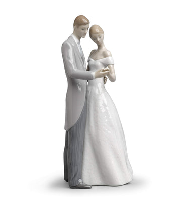Lladró Porcelain Figurine Of A Wedding Couple United Forever. Decorative Groom And Bride Wedding In Glossy Porcelain.