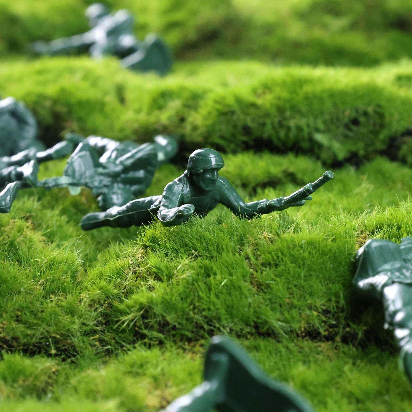 MCPINKY Army Men Toy Soldiers Playset, 100PCS Plastic Figures, Green, Medium, Perfect for Boys Birthday Gift and Christmas Stocking Stuffers