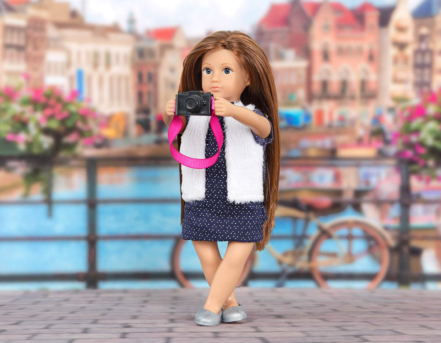 Lori – Mini Doll – 6-Inch Travel Doll – Clothes, Shoes & Camera – Doll & Accessories – 3 Years + – Rosalie