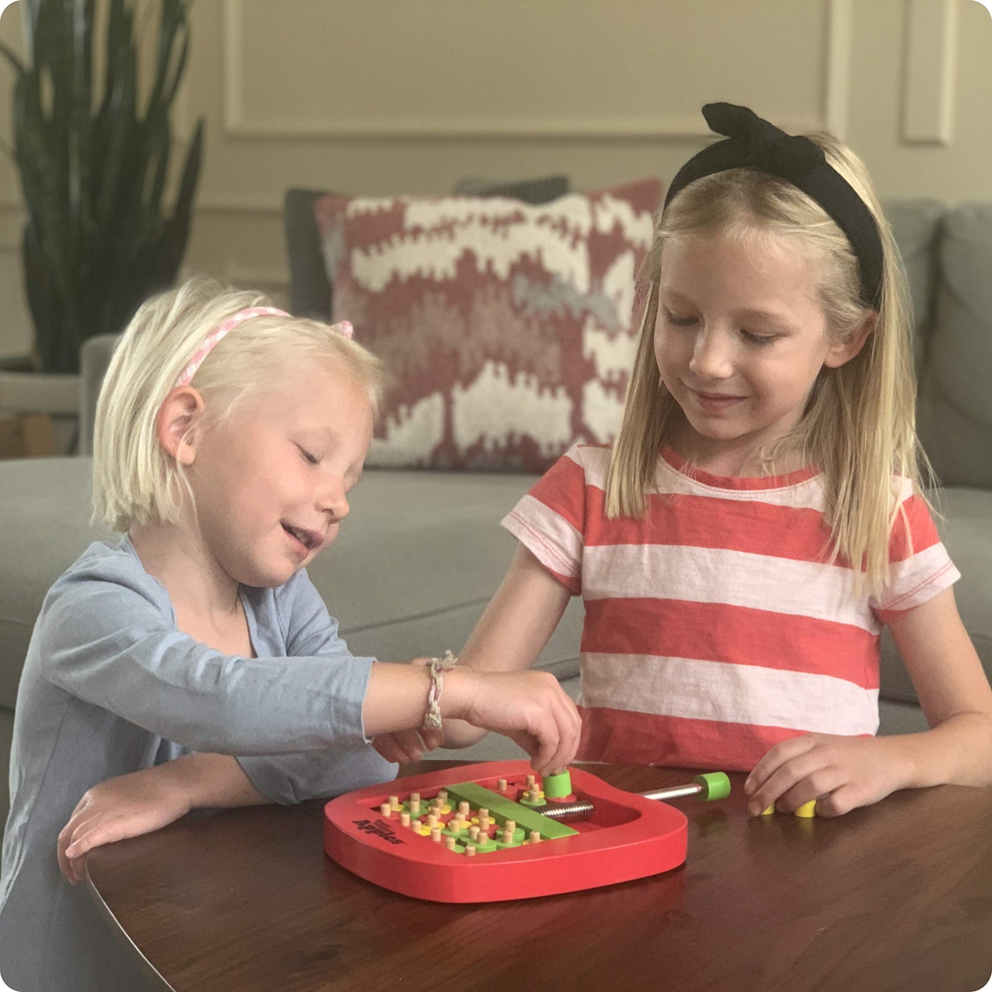 ROO Games Happy Snappy Apples - Wooden Strategy Game for Kids Ages 3-6, Multicolor, Model AS/810/12C