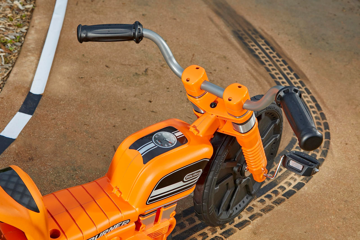 Little Tikes Street Burner Ride-On with Motorcycle Styling, Adjustable Seat, Durable Wheels, Removeable Training Wheels for Kids