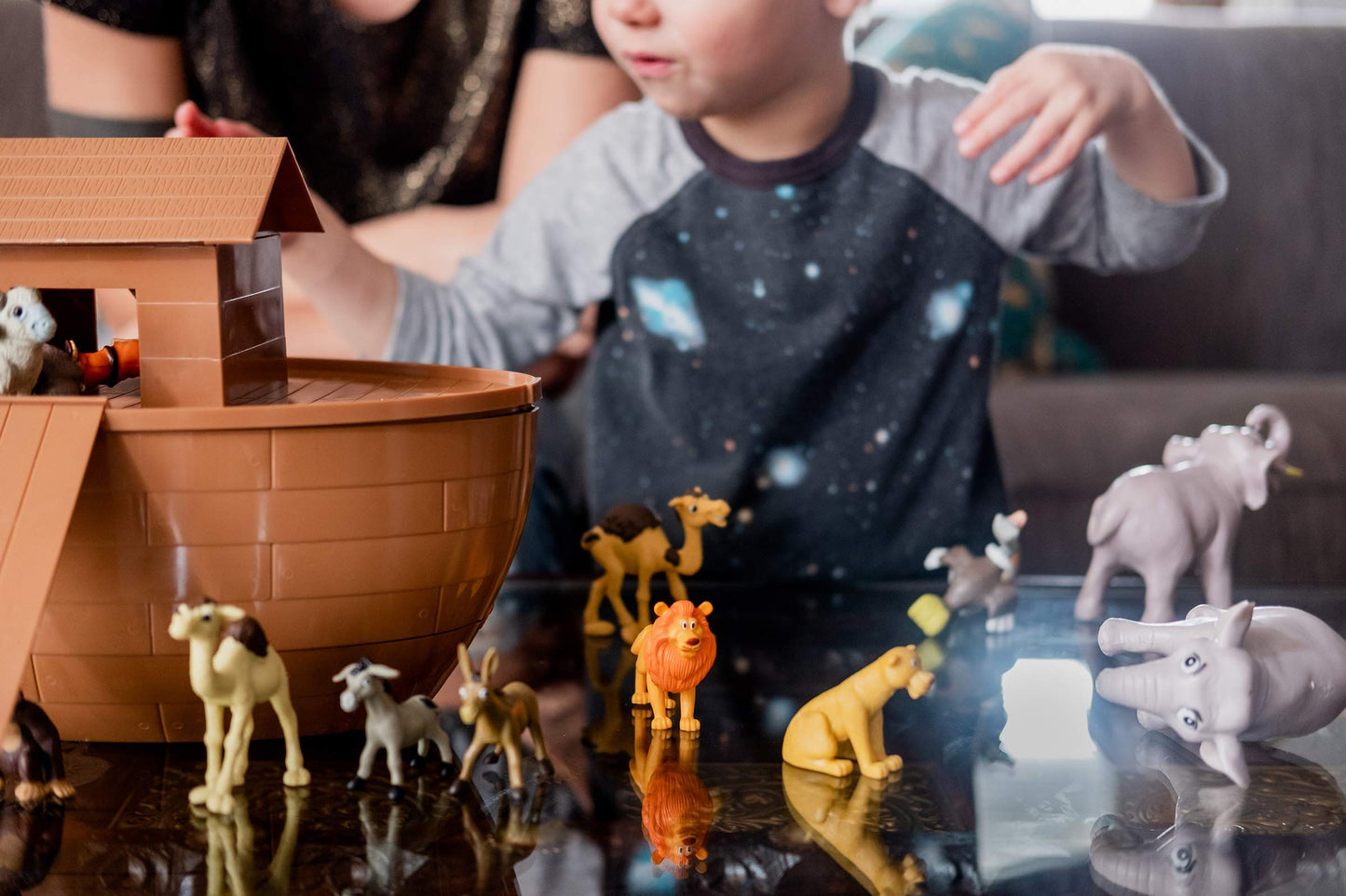 Bible Toys Noah's Ark Playset - 17 Pieces with Noah & 14 Animals, Medium Size, Multicolor Plastic