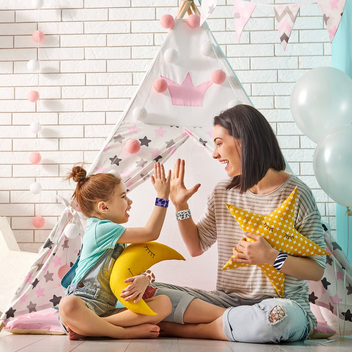 Zhanmai 36 Pieces Jungle Animal Print Slap Bracelets Safari Print Slap Snap Bracelets Slap Bands with Cheetah Zebra Tiger and Co