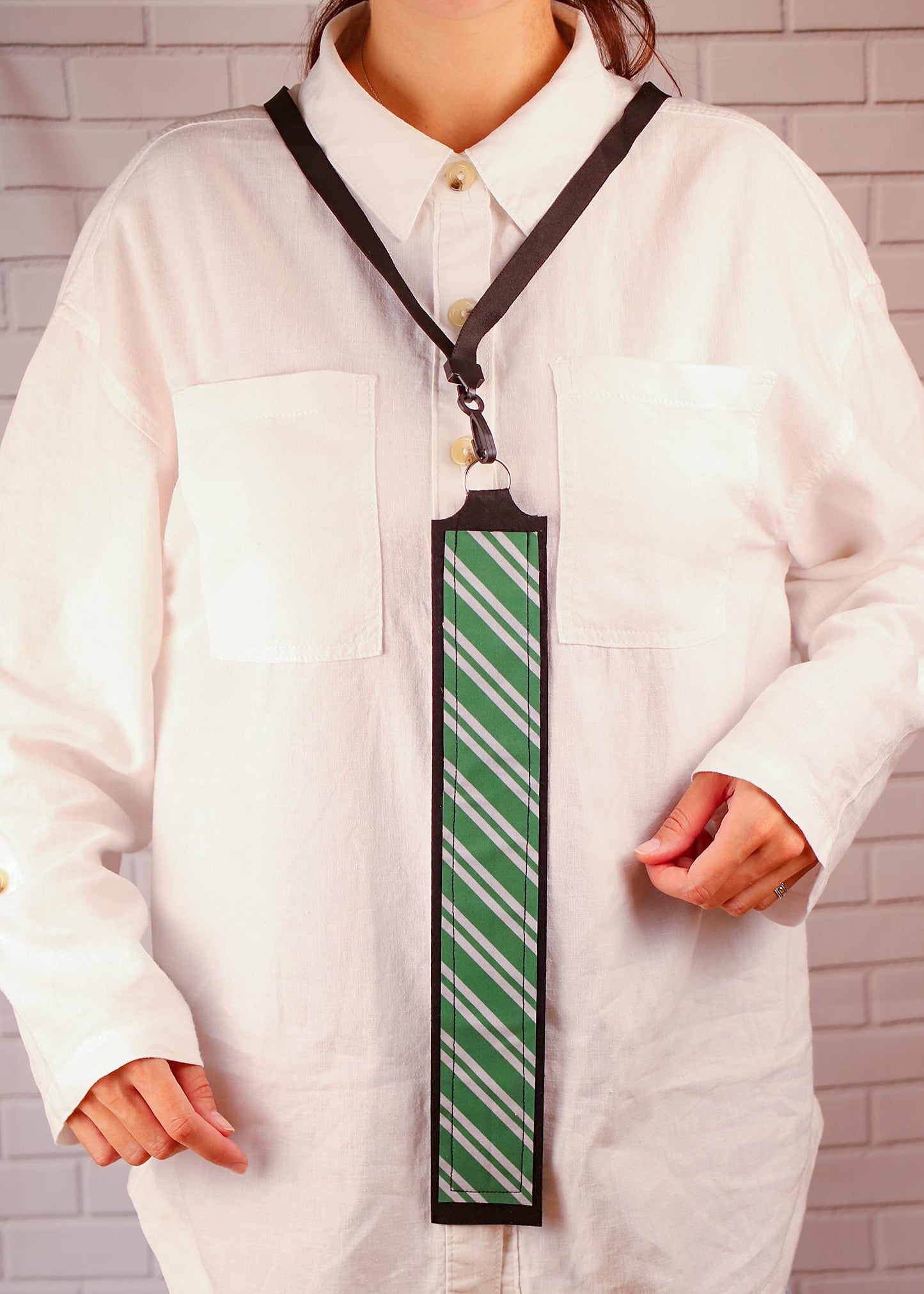 Varsany Wizard Magic Wand Holder Holster with School House Colors (Green & Silver)