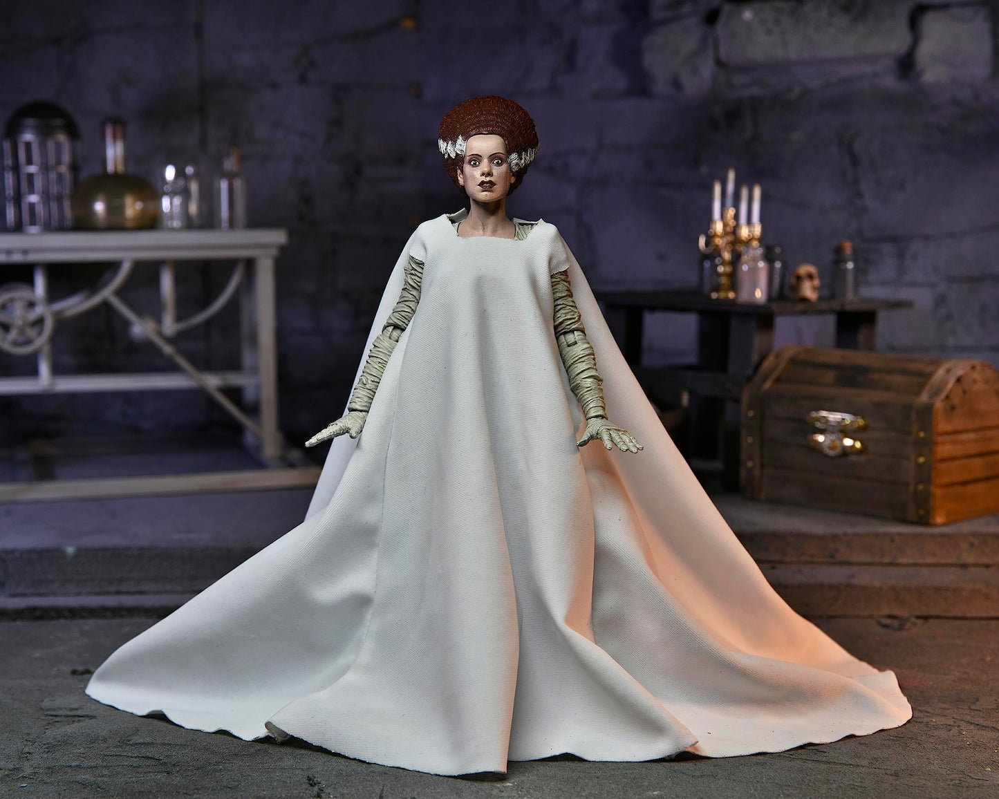 Neca: Universal Monsters Bride Of Frankenstein Ultimate 7' Action Figure