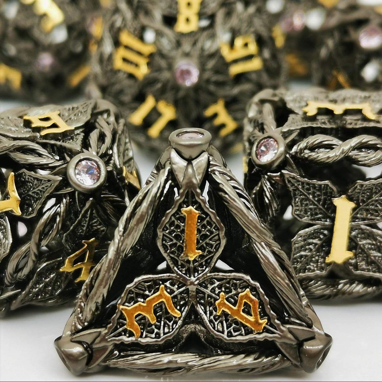 Haomeja Hollow Magic Vine Leaf Dnd Dice Set Metal Dice Set 7 Role Playing Dice D&D Dungeons And Dragons Dice (Black + Purple Gem