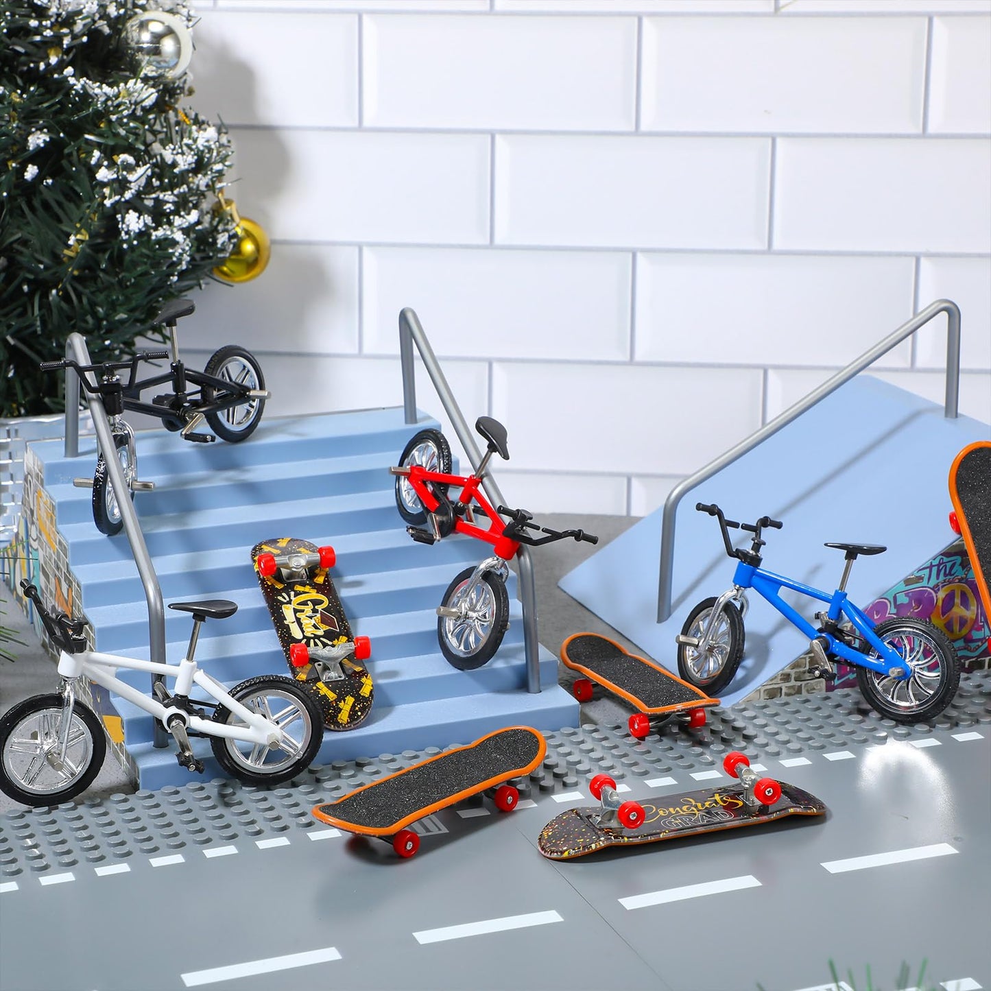 12 Pieces Finger Bikes Mini Extreme Sports Finger Bike Miniature Metal For Creative Game Favors Gifts (Rustic Color)