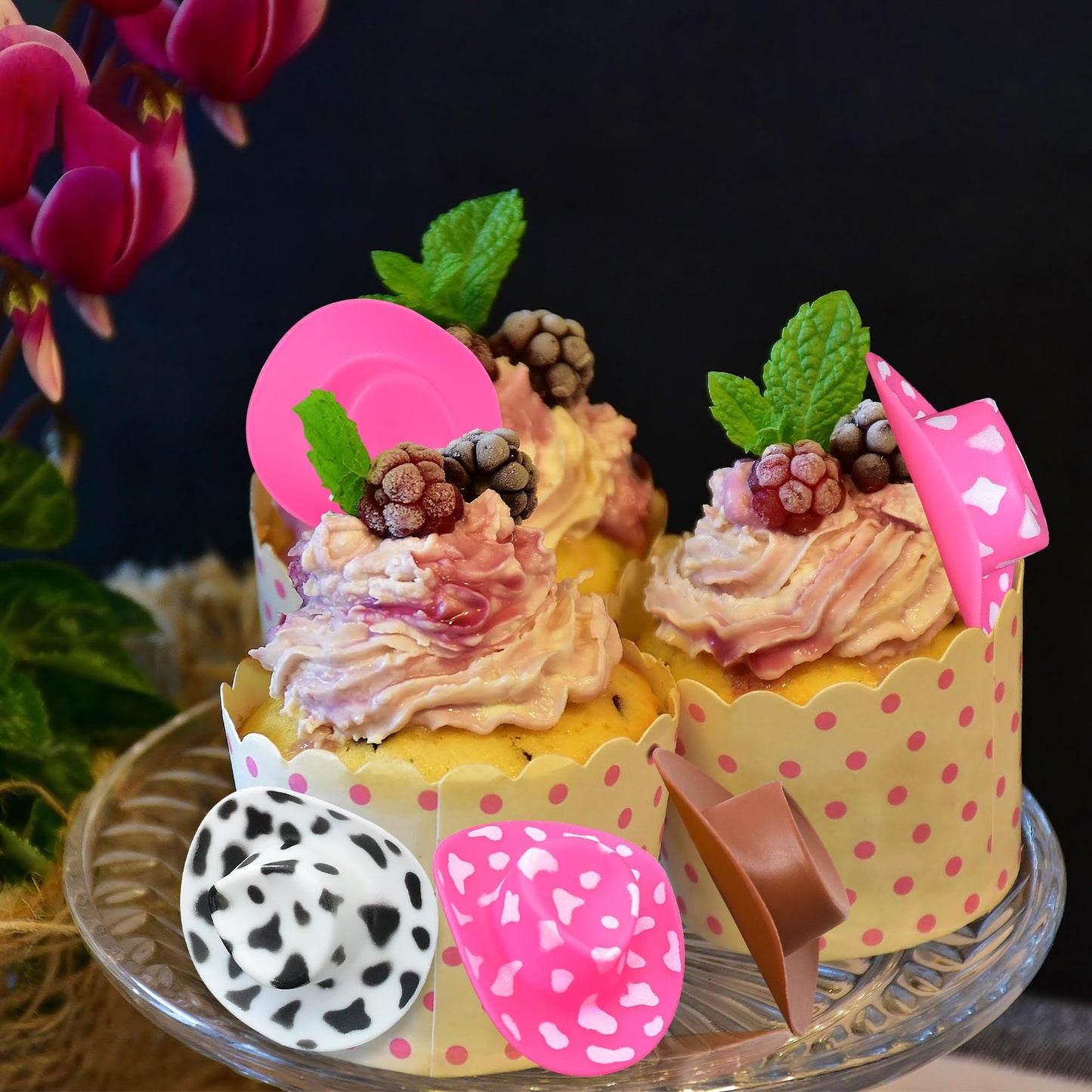 Yuronam 30 Pcs Plastic Mini Western Cowboy Cowgirl Hats Miniature Hats for Crafts,Party,Dollhouse Decoration (Pink with White Sp