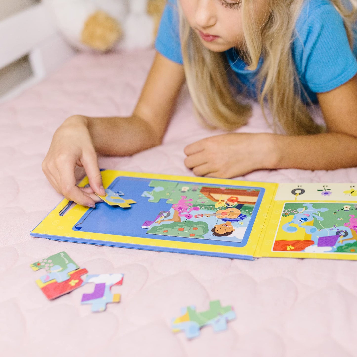 Melissa & Doug Blues Clues & You! Take-Along Magnetic Jigsaw Puzzles (2 15-Piece Puzzles) (Pack of 4)