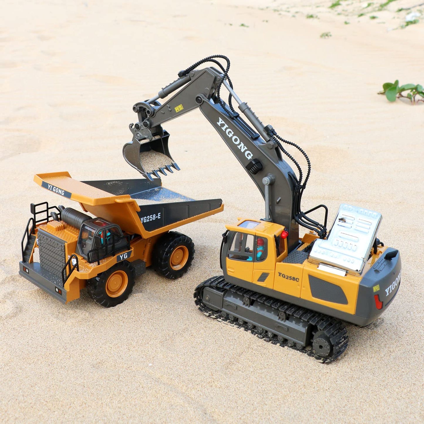 Dwi Dowellin Remote Control Dump Truck Toys for Boys 4-7,Construction Rc car with Metal Bed Lights/Sounds for Kids Age 8-12 Year