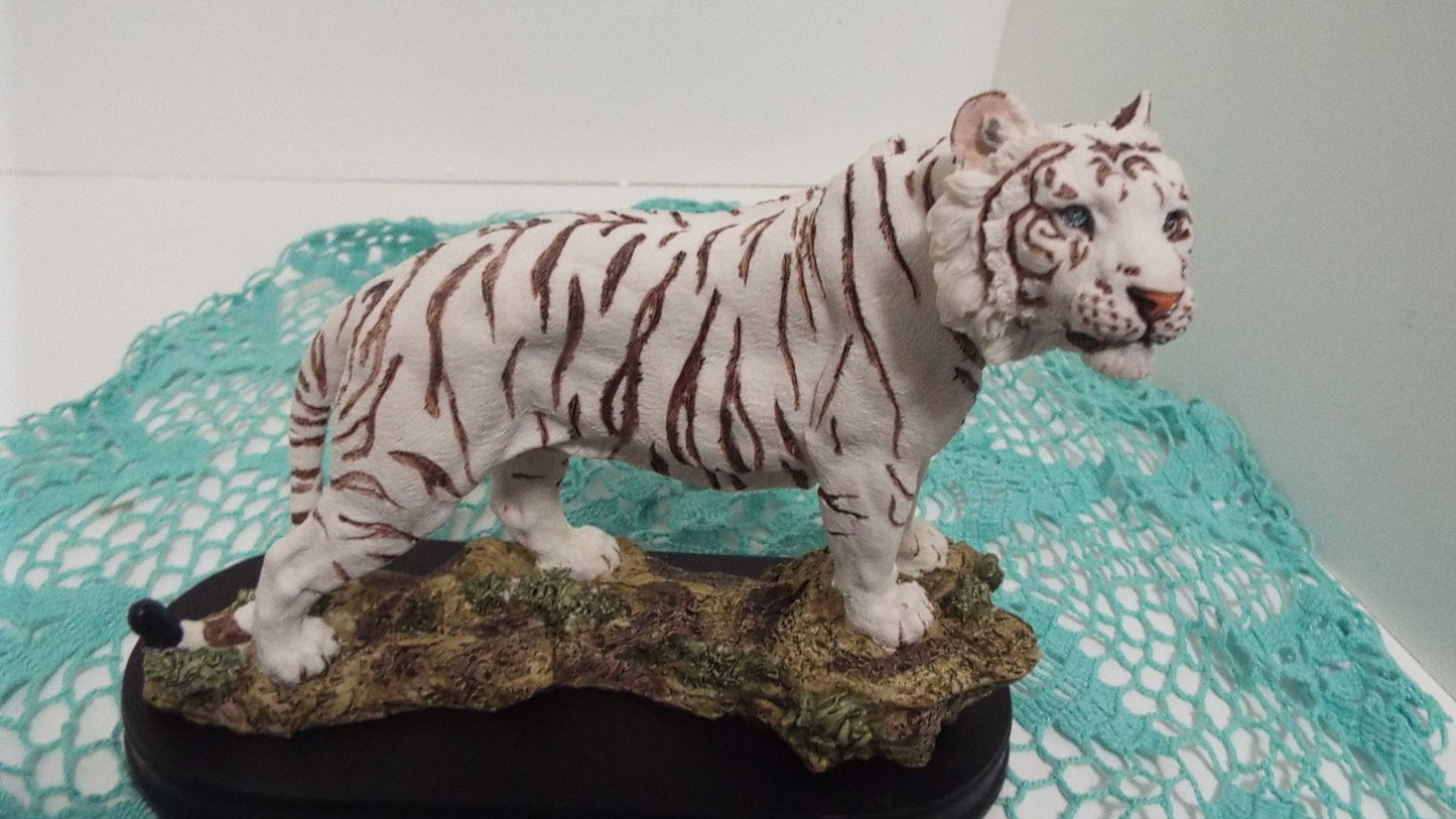 Stealstreet Ss-G-19718 White Tiger Collectible Wild Cat Animal Decoration Figurine Statue