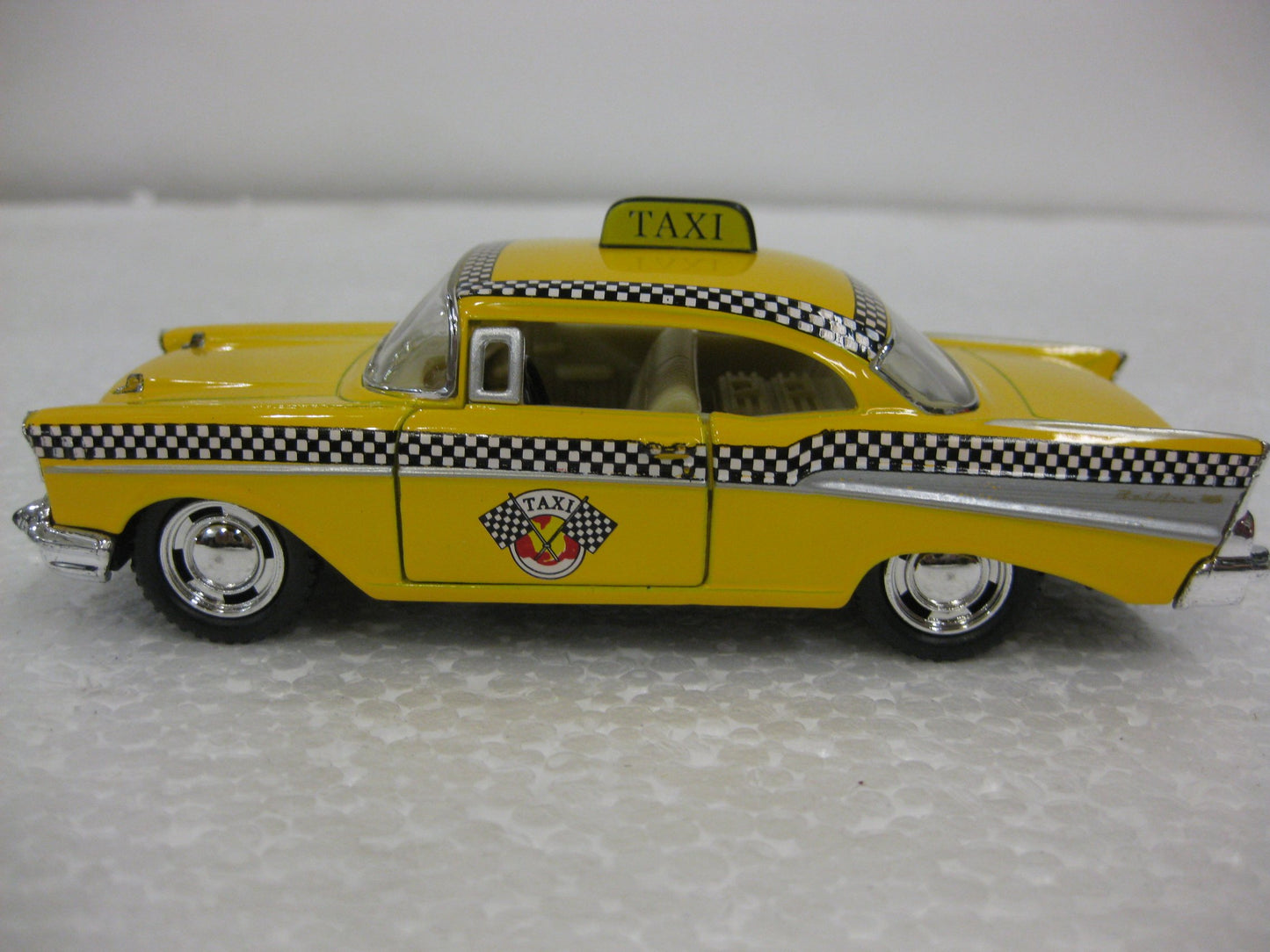 Kinsmart 1957 Chevy Bel Air Coupe Classic Taxi Cab 5' 1:40 Scale Die Cast Metal Model Toy Car