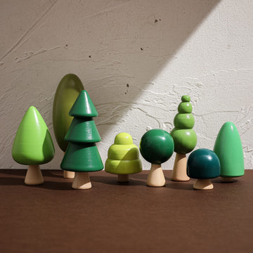 Oessuf 8Pcs Wooden Tree Toy Set Wooden Forest Various Sizes Natural Woodland Trees Creative Toddler Arts Toy