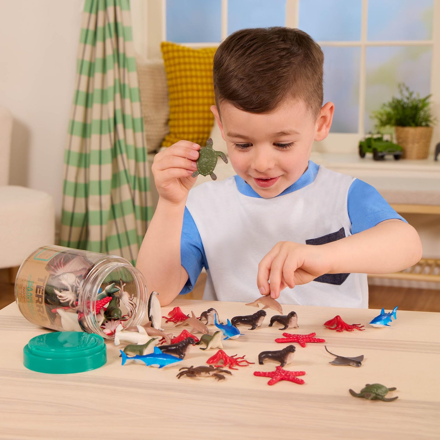 Terra By Battat - 60 Pcs Ocean Animal Figurines - Plastic Mini Sea Animal Toys - Sharks, Dolphins, Penguins, Turtles, Crabs, Starfish & More For Kids And Toddlers 3 Years +