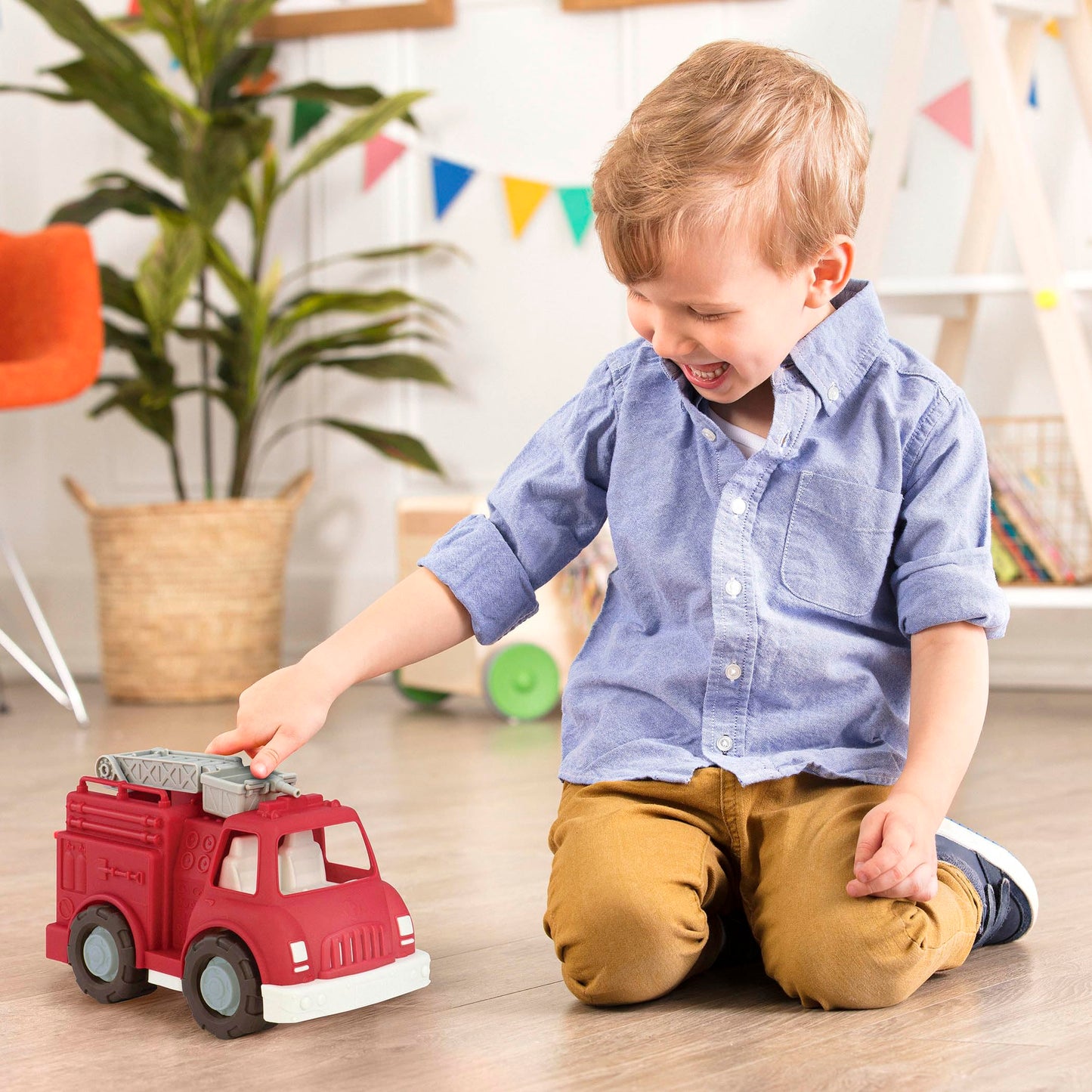 Battat- Wonder Wheels- Fire Truck - Red Fire Truck Toy With Moveable Ladder & Basket - Classic Rescue Vehicle For Toddlers, Kids