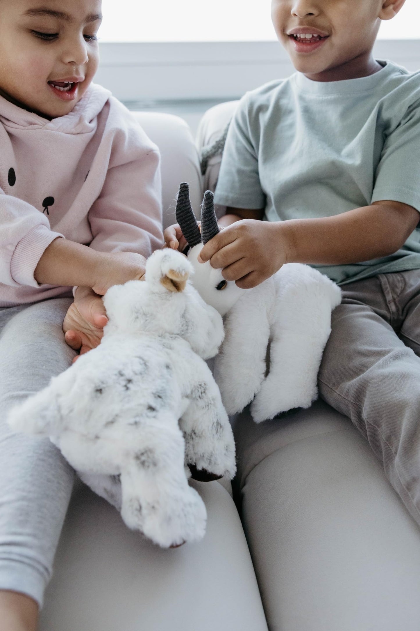 The Petting Zoo Mountain Goat Stuffed Animal Plushie, Gifts For Kids, Wild Onez Wildlife Animals, Goat Plush Toy 9 Inches