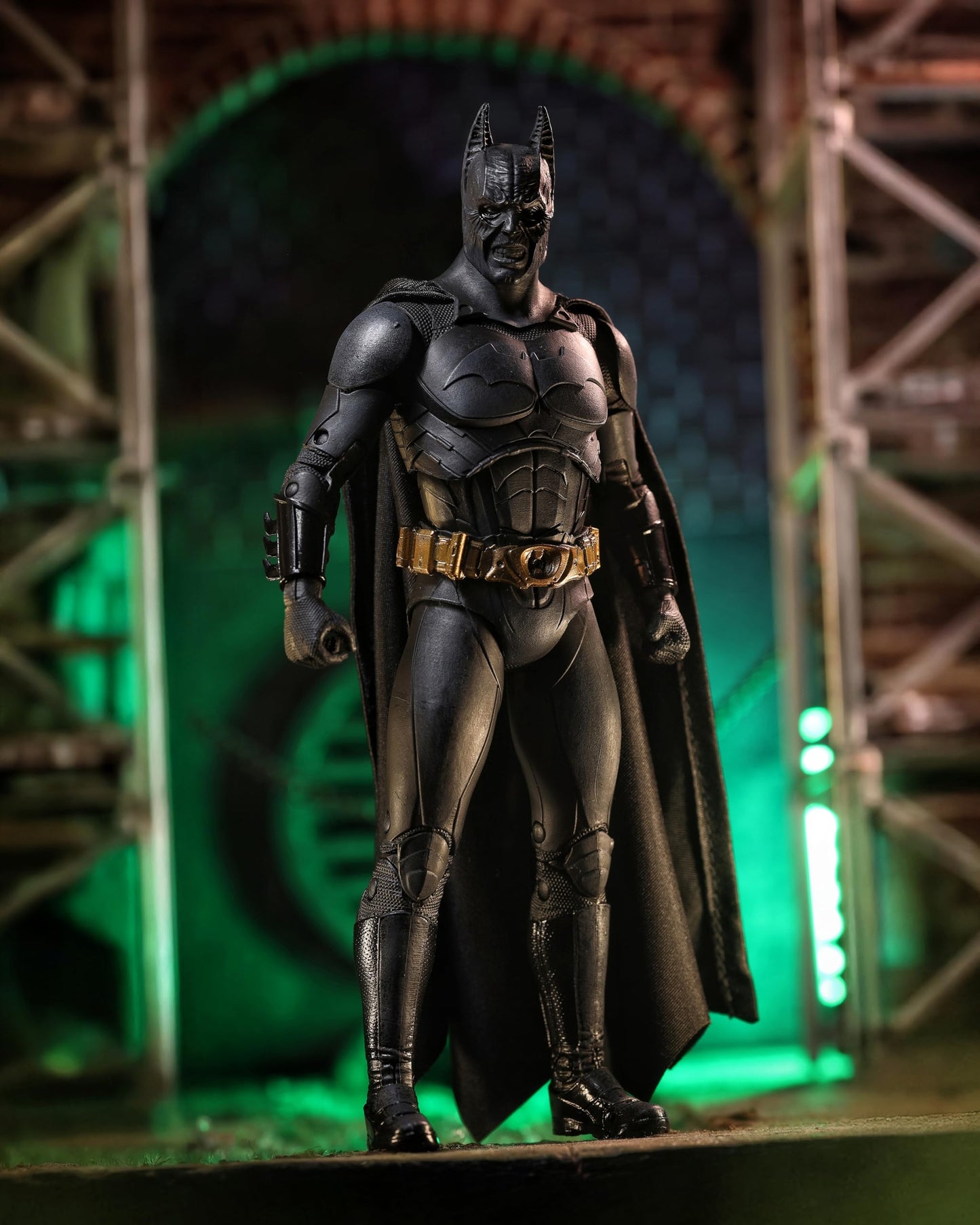 McFarlane Batman Begins DC Multiverse Action Figure Batman (Gold Label) 18 cm