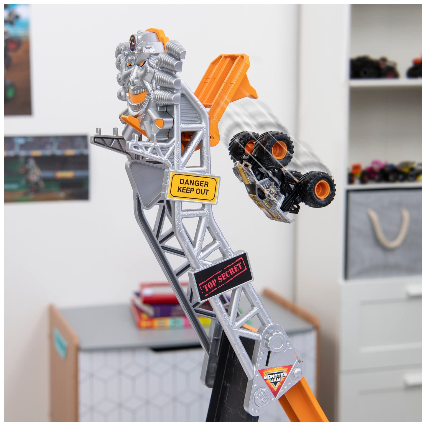 Monster Jam  Official Max-D Break Free Playset with limited availability 1:64 Scale Max-D Die-Cast Monster Truck
