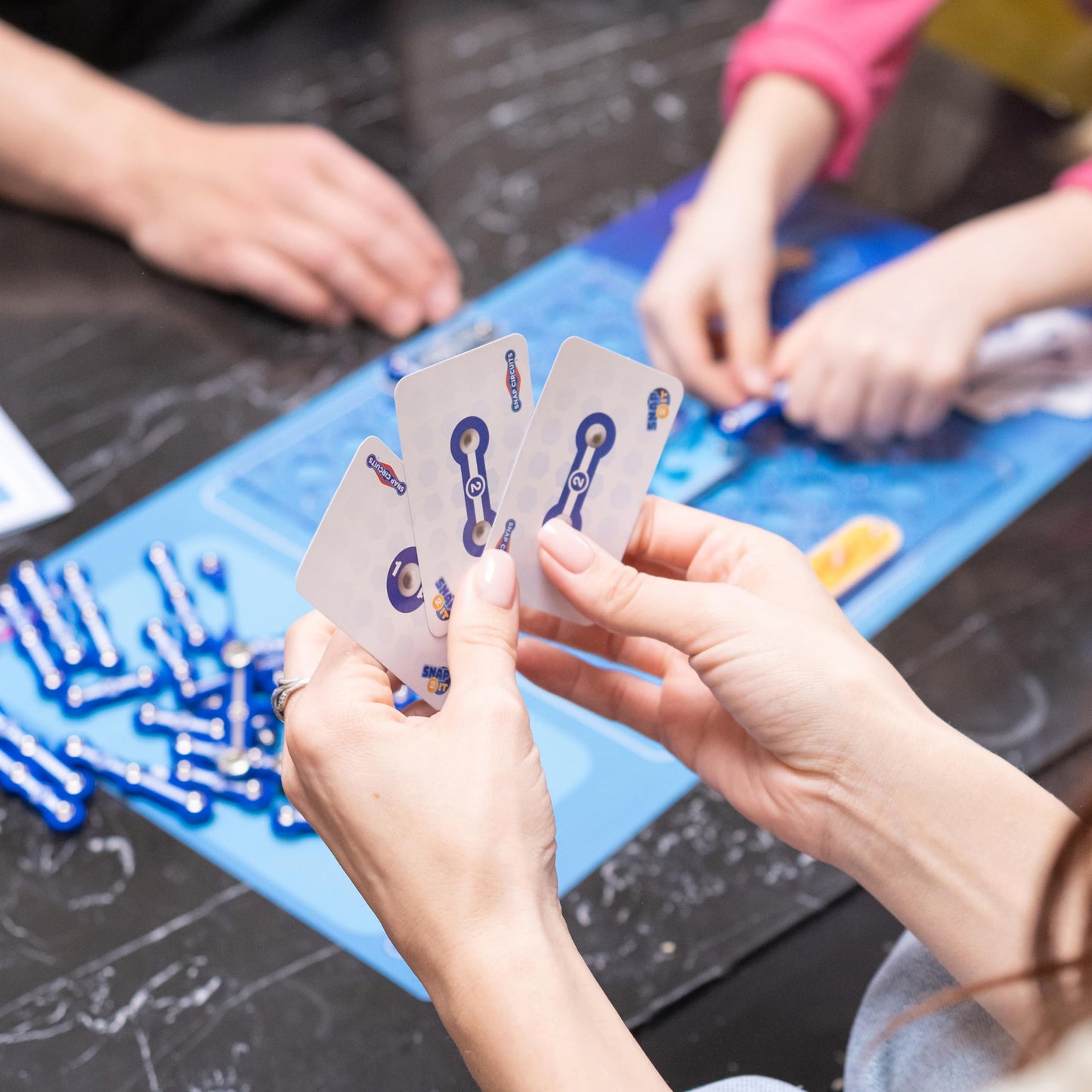 Snap Circuits SNAP 2 IT® STEM Board Game for Kids 7+, Plastic, Family Game Night, Model SCBOARDGAME, Color: Snap 2 It