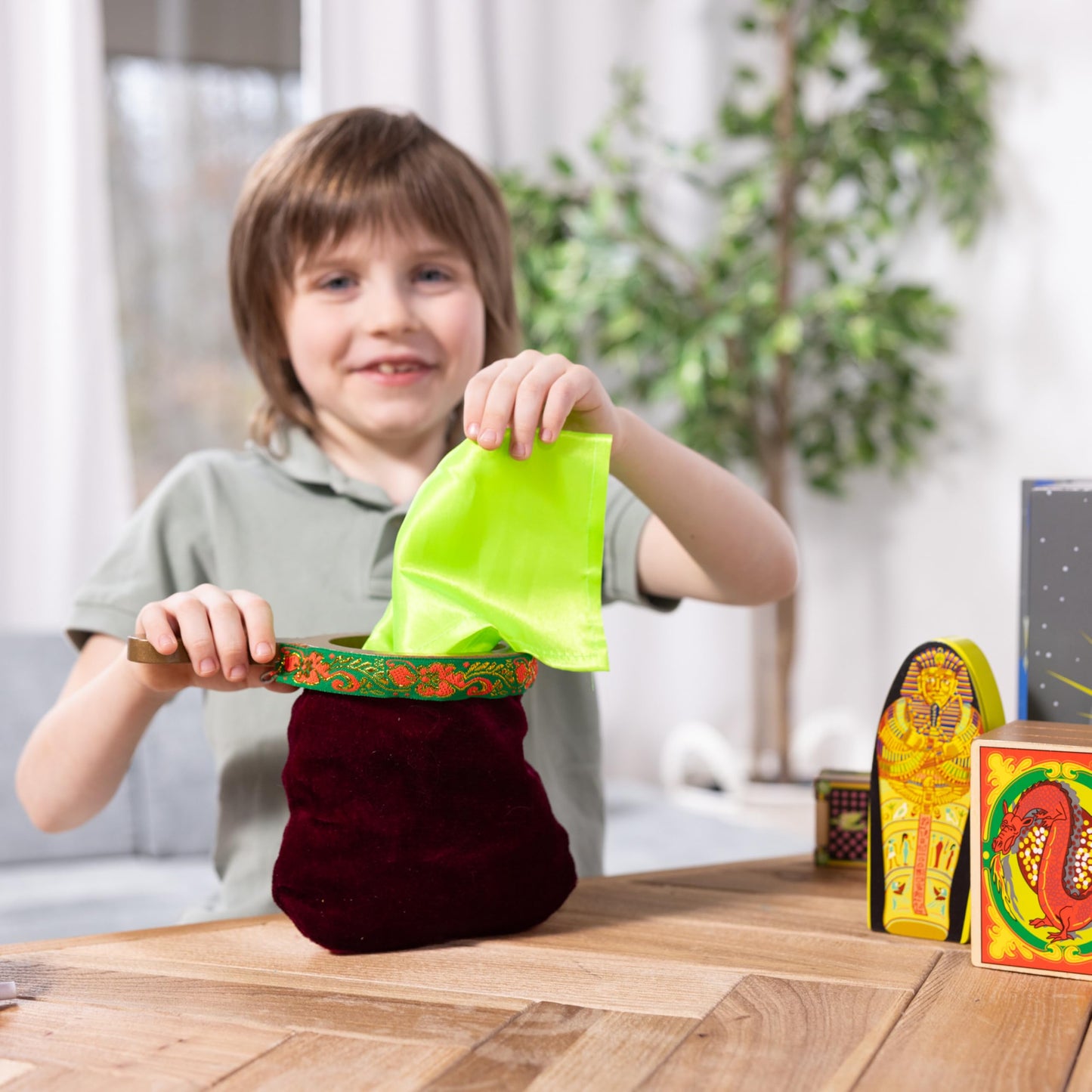 Melissa & Doug Deluxe Solid-Wood Magic Set With 10 Classic Tricks