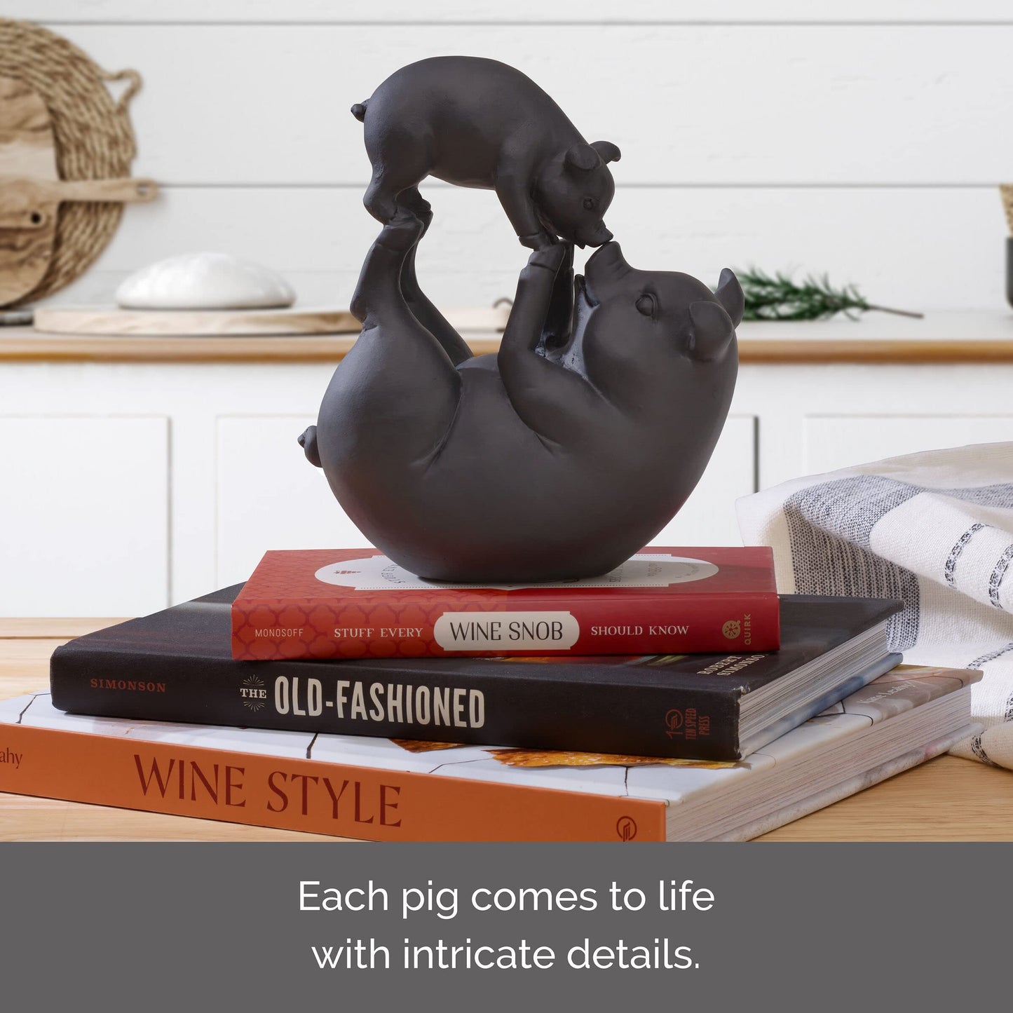 Elements 5.12X2.95X5.91 Inch Mother And Baby Pig Resin Tabletop Decor Black