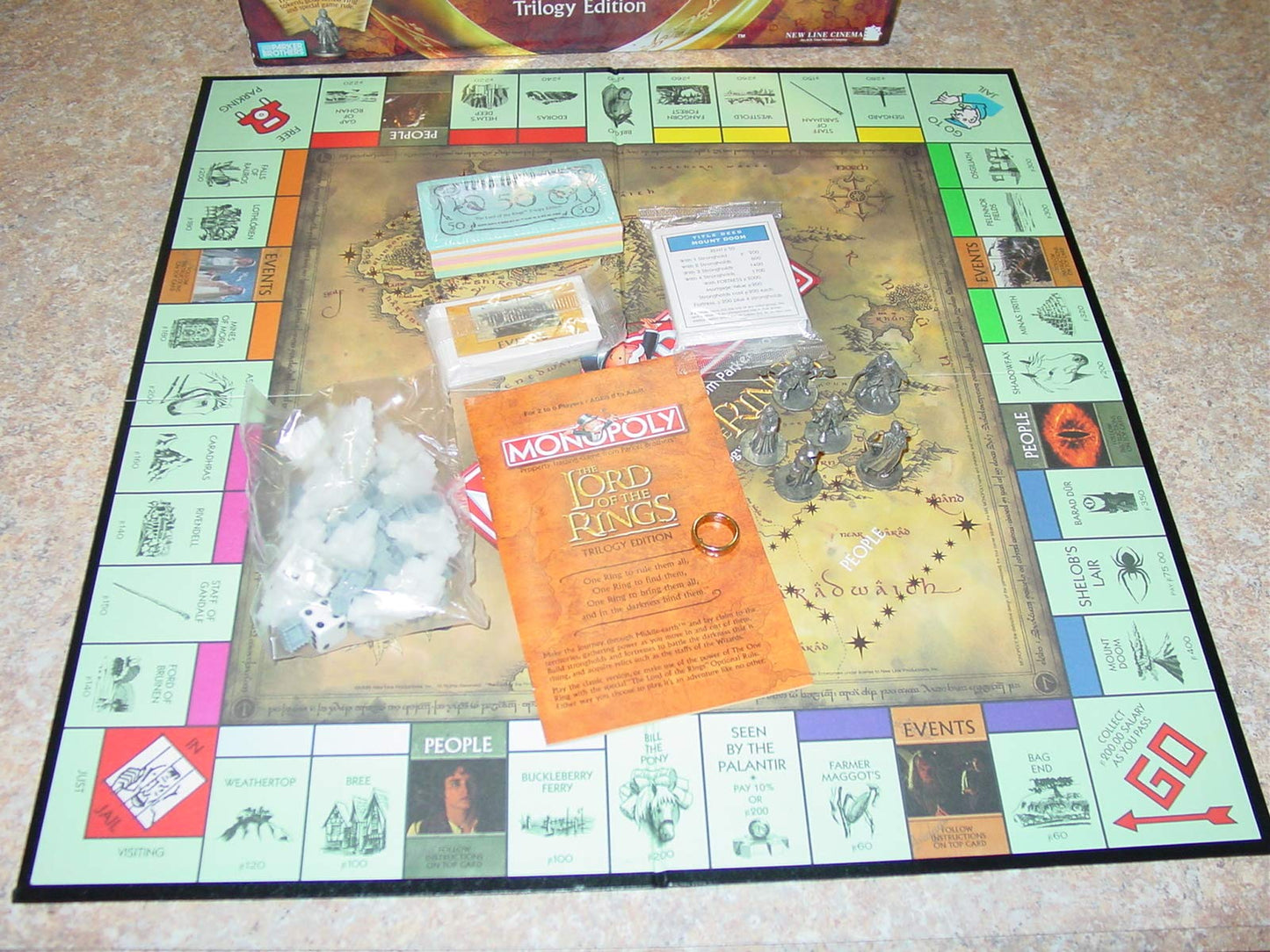 Hasbro Monopoly: The Lord of The Rings Trilogy Edition - Medium, Multicolor, Cardboard, Model 41603