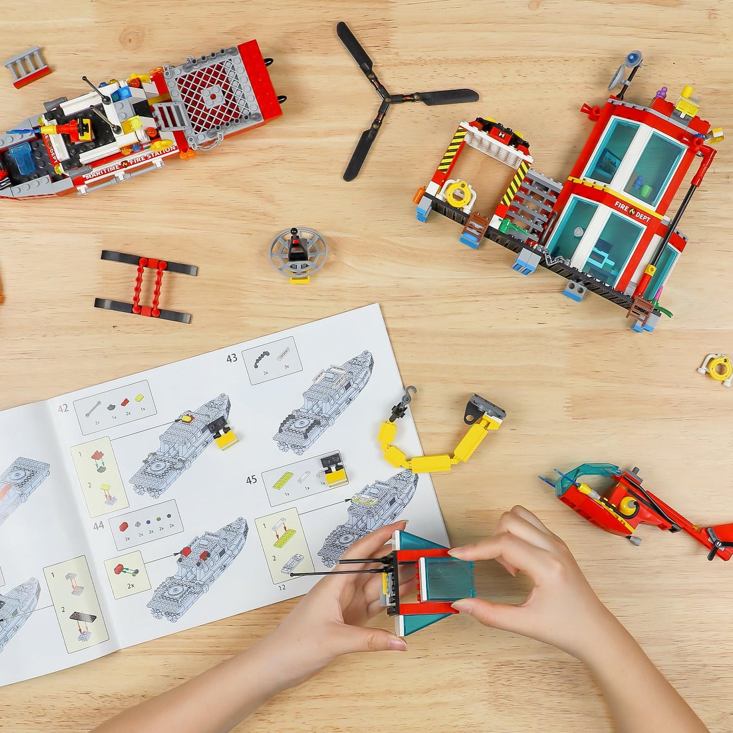 Toy Player City Oceans Fire Station Building Kit - Compatible With Leg0 Fire Station Set, With Fire Station/Fire Helicopter/Fire Ship/Rescue Boat, Gift For Sets For Boys 8-14 Years