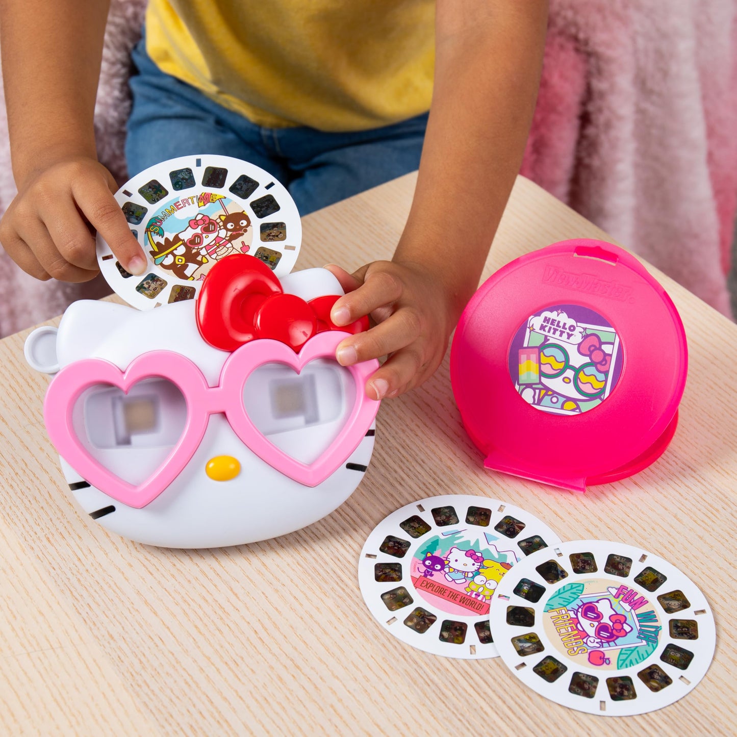 View Master - Hello Kitty Deluxe View Finder Set - Reel Viewer For Kids, Adults, Classic Game, Retro Toy, Kawaii, Nostalgic Gift, View Finder Toys, Learning Toy, Ages 3+