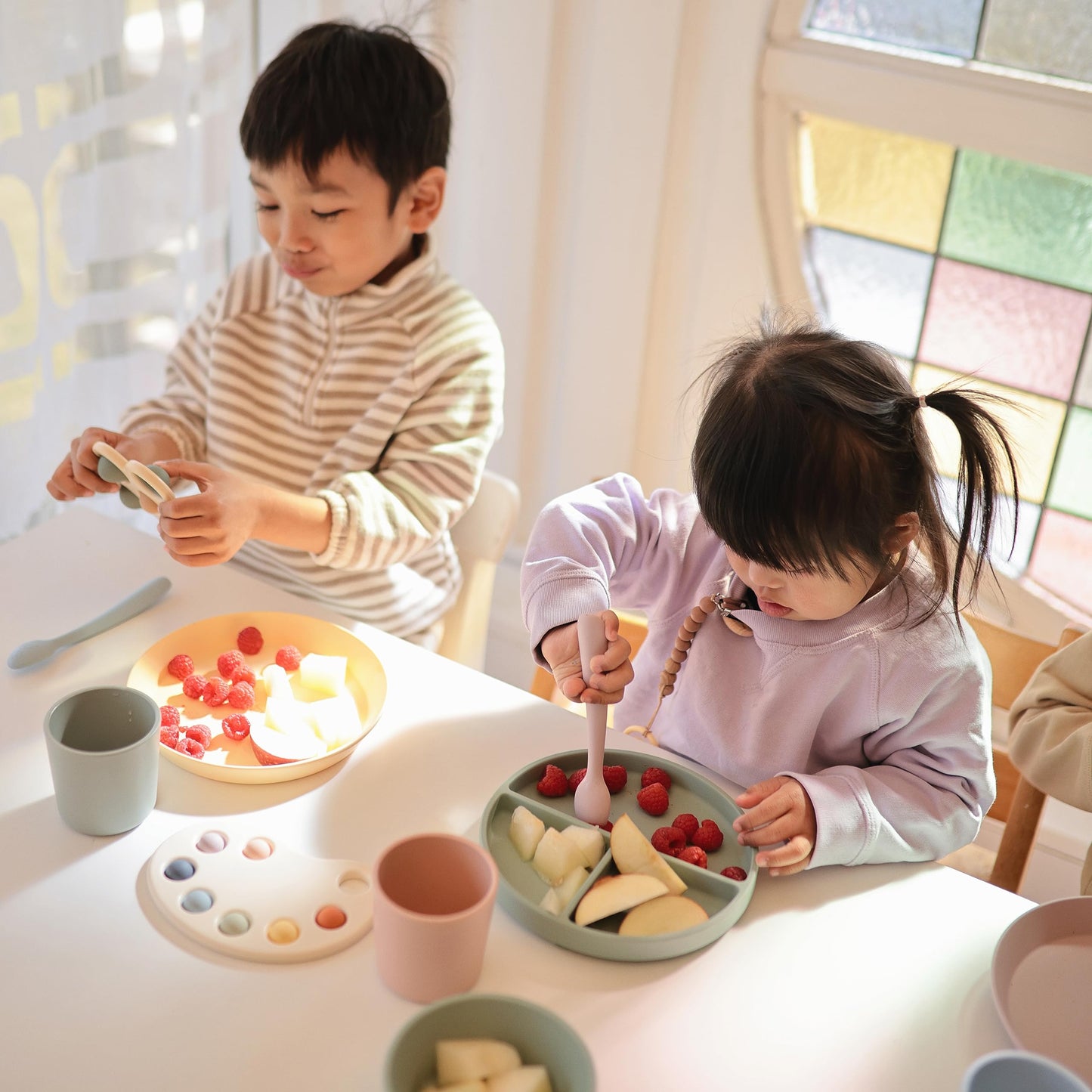 mushie Paint Palette Press Toy