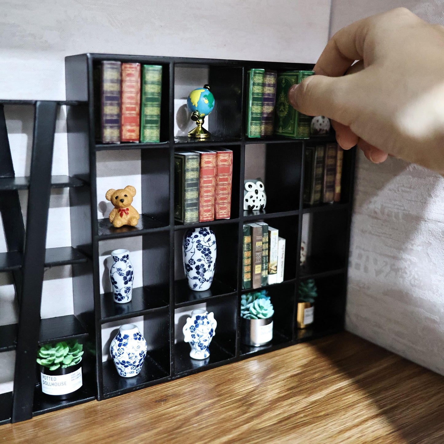 Dollhouse Vase 7 Pcs Set Miniature 1/12 Scale Blue Flower White Porcelain Vases Set  Dollhouse Decoration Accessories