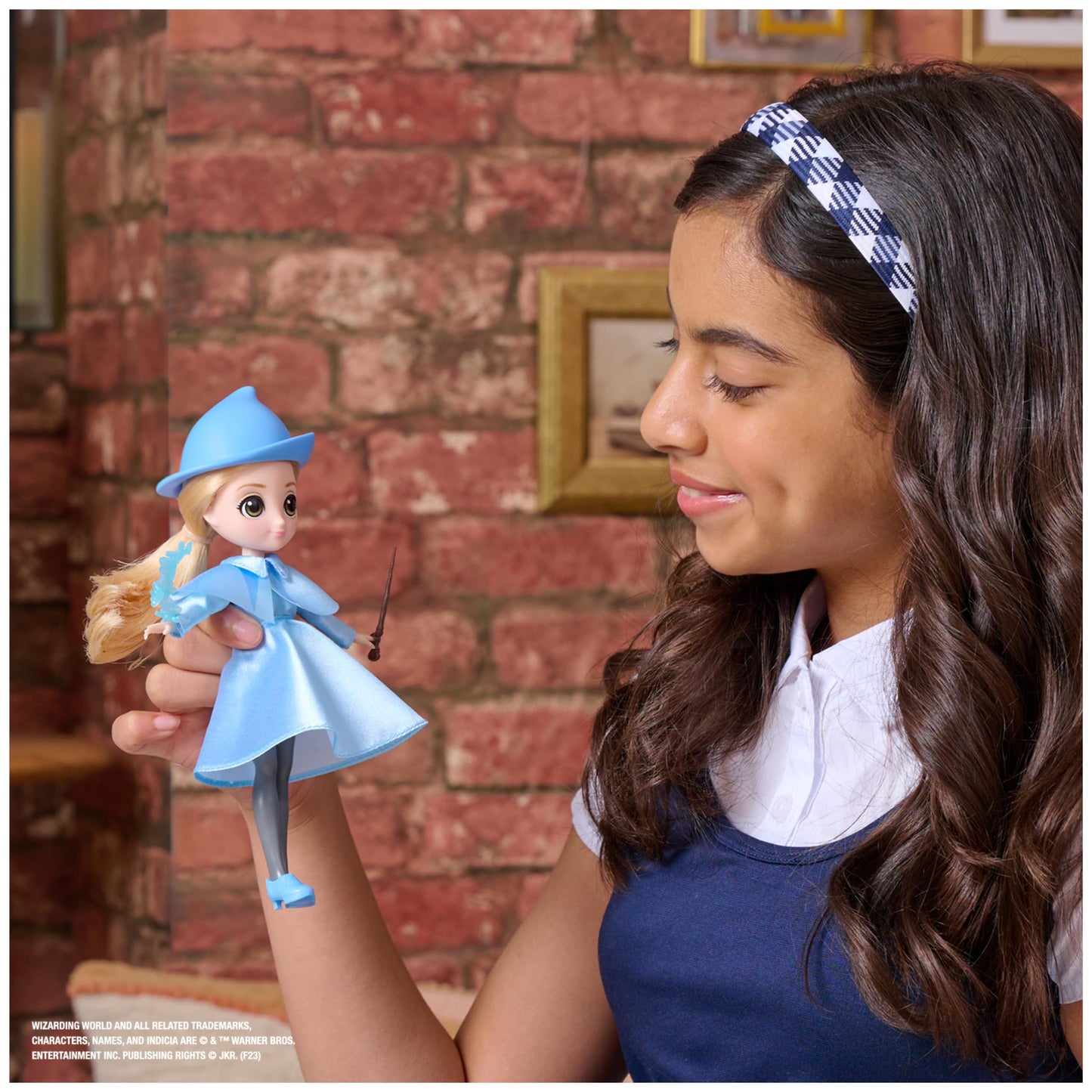 Wizarding World 10-Piece Fleur Delacour Doll Gift Set, 8-Inch, Plastic, Includes 2 Outfits & 8 Accessories, Ages 6+