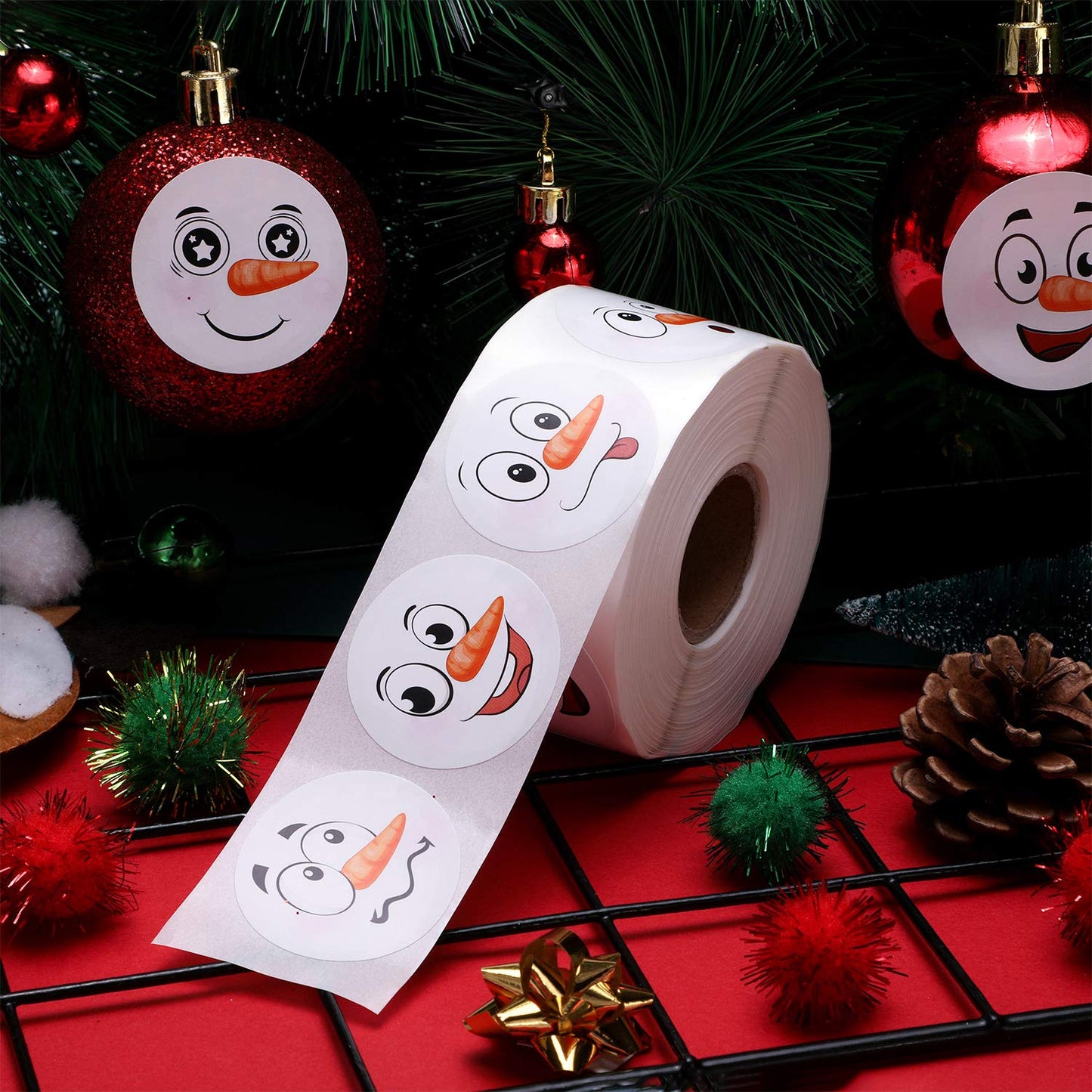 800 Pcs Christmas Snowman Stickers Roll Winter Snowman Stickers Cute Round Circle Stickers for Christmas Party Decoration