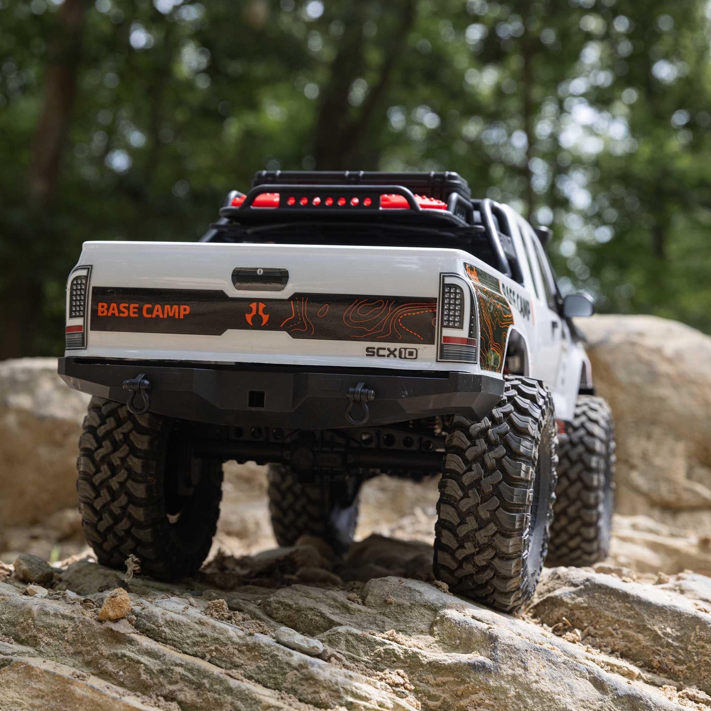 Axial Rc Truck 1/10 Scx10 Iii Base Camp 4X4 Rock Crawler Brushed Rtr (Battery And Charger Not Included), White, Axi-1375T1
