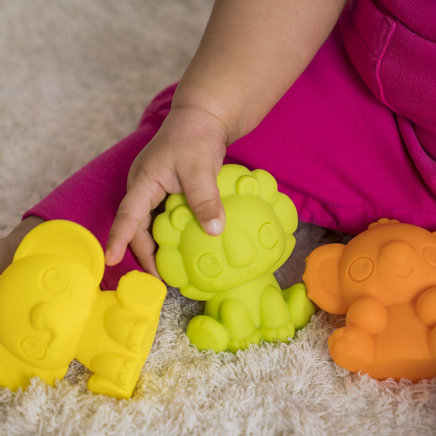 Bright Starts Tropicanimals 9Pk Take-Along Friends Baby Bath Toys And Play Set - Squeezable Wipeable Soft Infant Toys, Ages 3 Mo