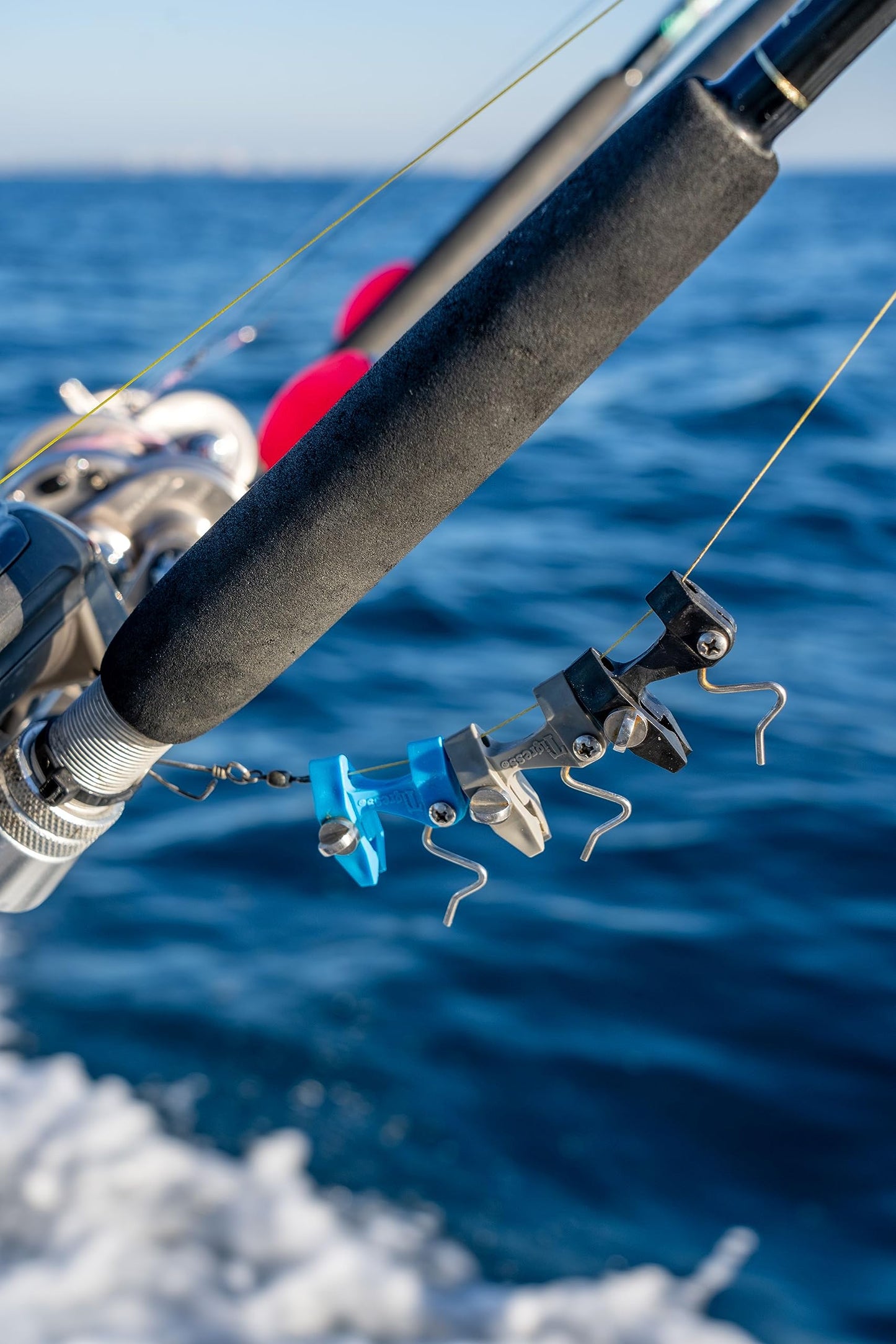 Tigress Kite Kit With Clips, 2 Wind-On Swivels, And 1 Coastlock Swivel