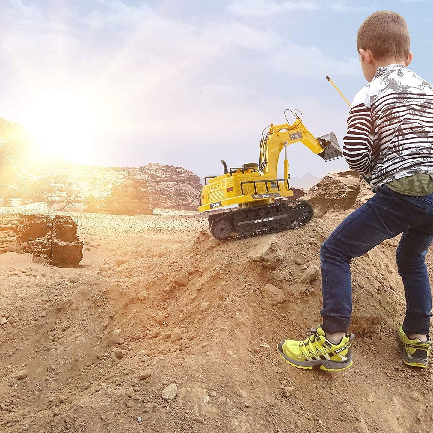 Top Race Remote Control Dump Truck - 5-Channel Electric Radio Control Construction Vehicles - Realistic Toy with Lights and Soun