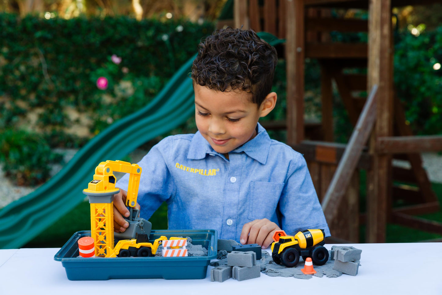 CAT Dig N' Build Concrete Playset - 12 oz Compound in Yellow Storage Container, Ideal Construction Toys for Kids