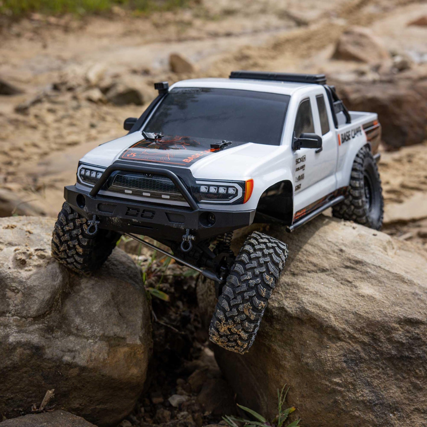 Axial Rc Truck 1/10 Scx10 Iii Base Camp 4X4 Rock Crawler Brushed Rtr (Battery And Charger Not Included), White, Axi-1375T1