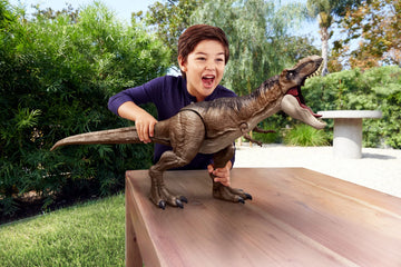 Mattel Jurassic World Super Colossal Tyrannosaurus Rex Action Figure Toy, T Rex Dinosaur 3-Ft+ Long With Eating Feature