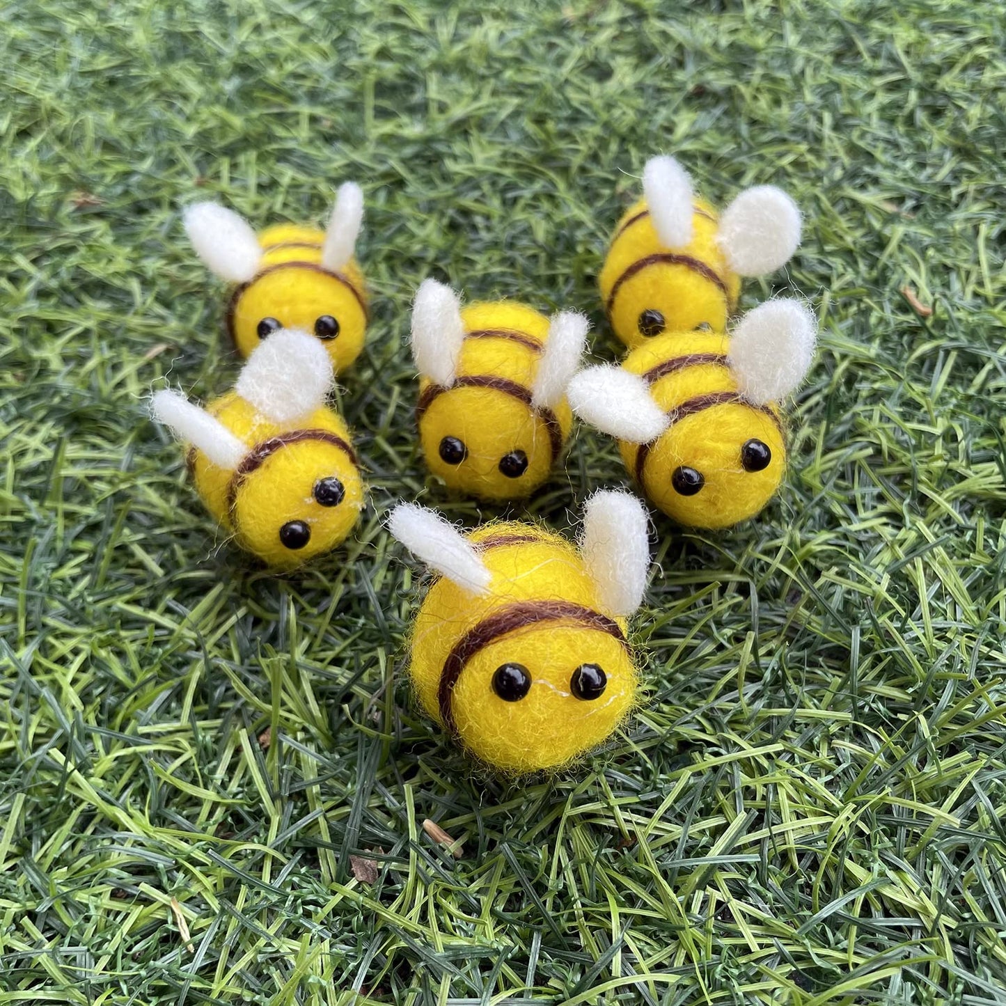 AcceLeah 25Pcs Wool Felt Bumble Bee Cute Bee Craft Ball Nursery Perfect for Baby Room Shower Gift Decorations or Costume Accesso
