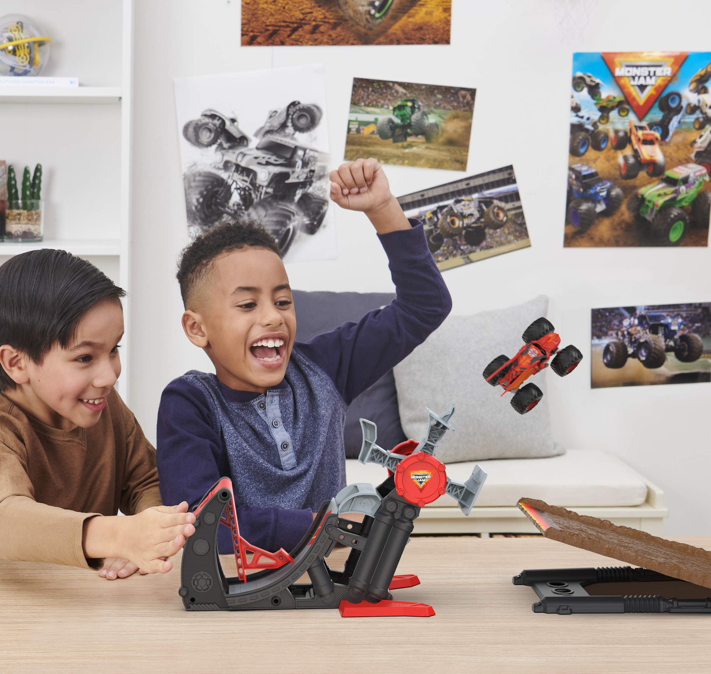 Monster Jam Bakugan Dragonoid Stunt Dial Playset - Includes 1:64 Scale Die-Cast Truck, Plastic, Model 6060862