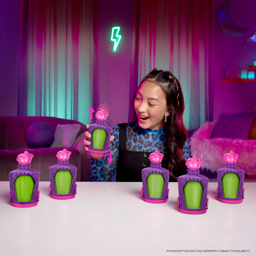 Monster High Potions Mini Dolls and Accessories, Surprise 3-inch Character Figures in Display Bottle with Water Reveal & Charms