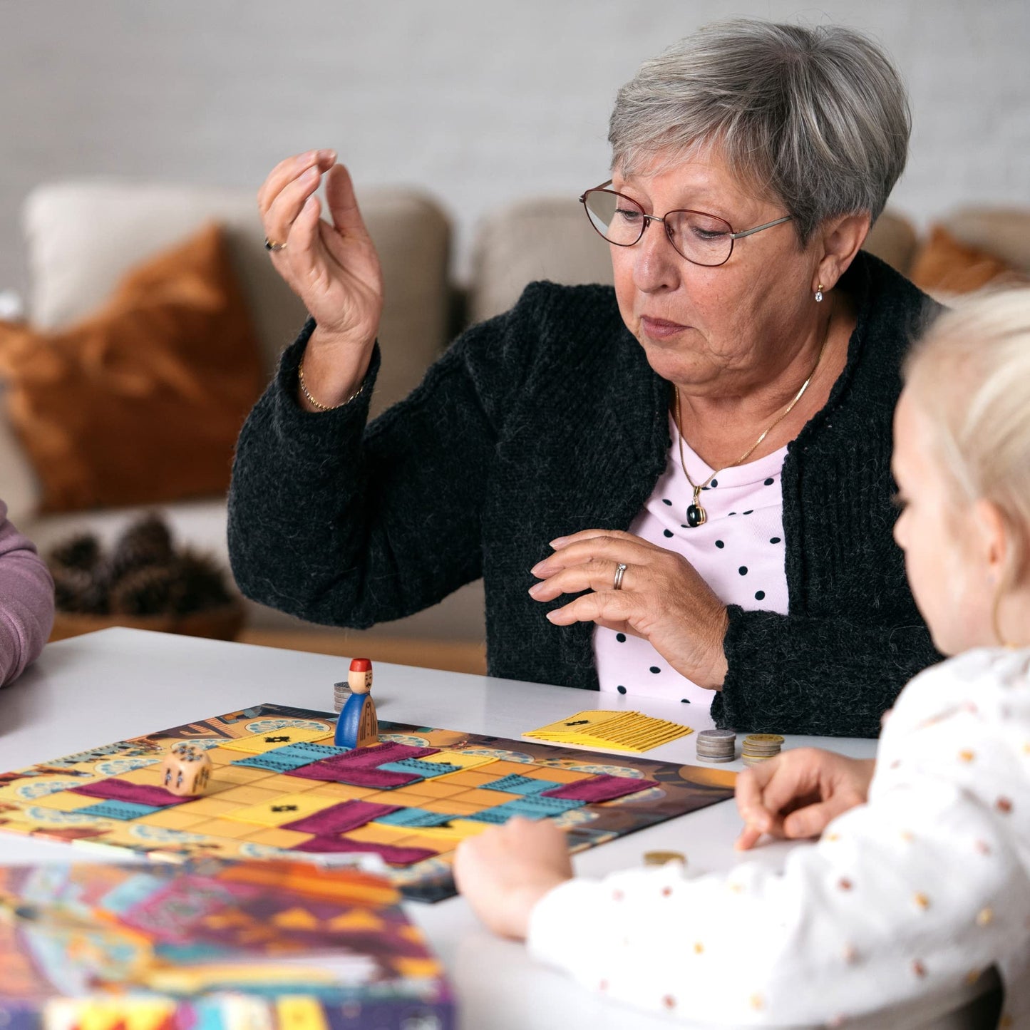 GIGAMIC Marrakech Strategy Game for Families & Adults, 2-4 Players, Ages 8+, Cardboard, Purple, Model GCMA-EN, 20 Minutes