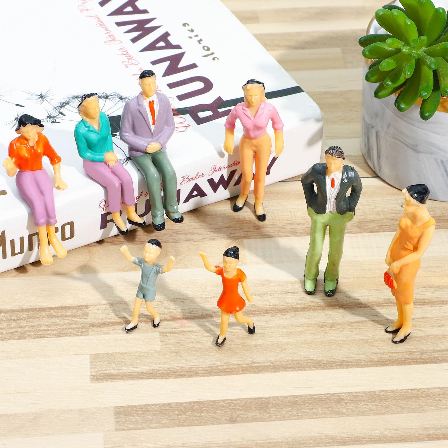 ONEST 16 Pieces 1: 25 Scale Miniature People Figurines Mini Plastic Figurines Dollhouse Accessories Mini Figures Hand Painted St