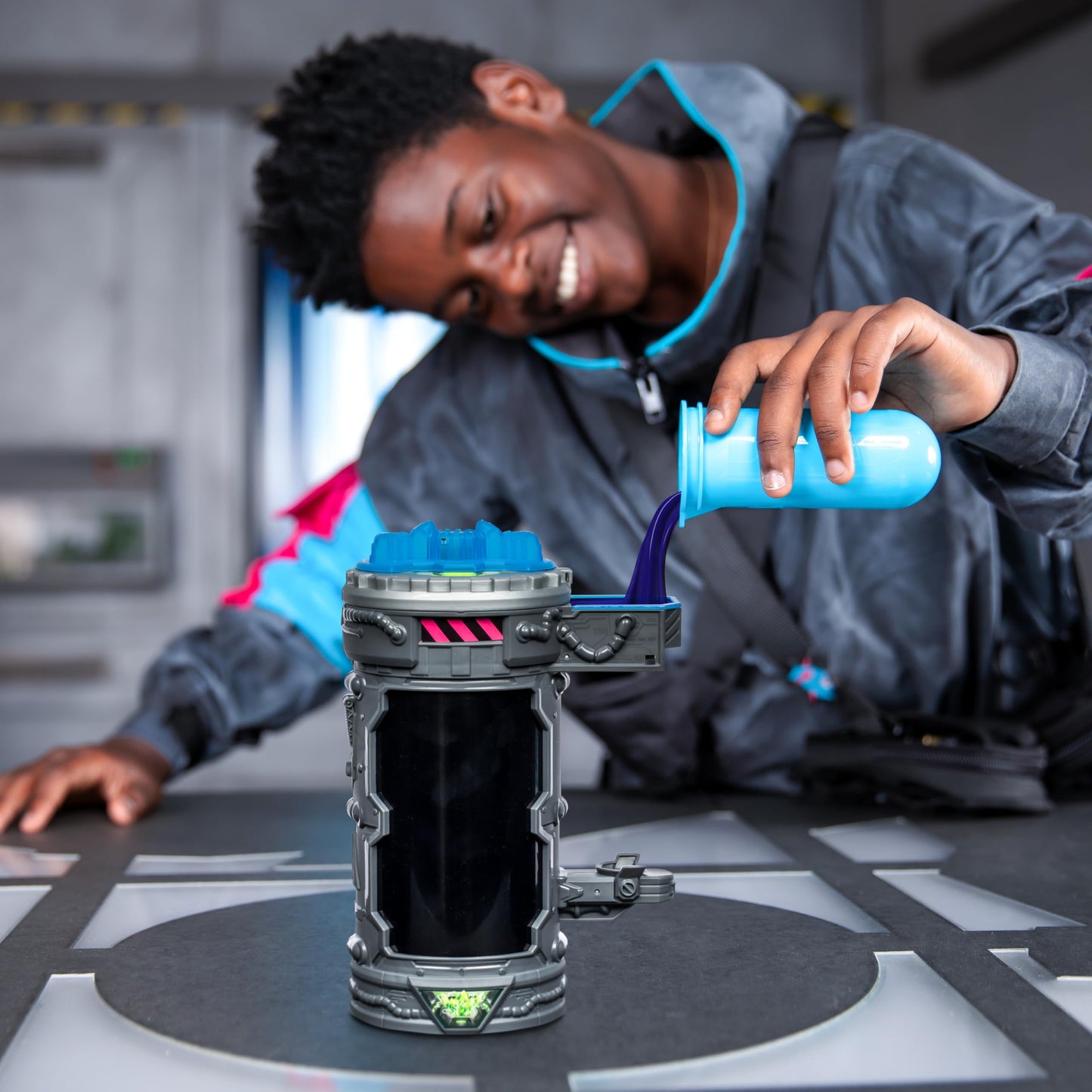 Mrbeast Lab Mutators, Mutate The Ultimate Beast Mutators. Perform The Experiment, Release A Mrbeast Stealth Panther Action Figur