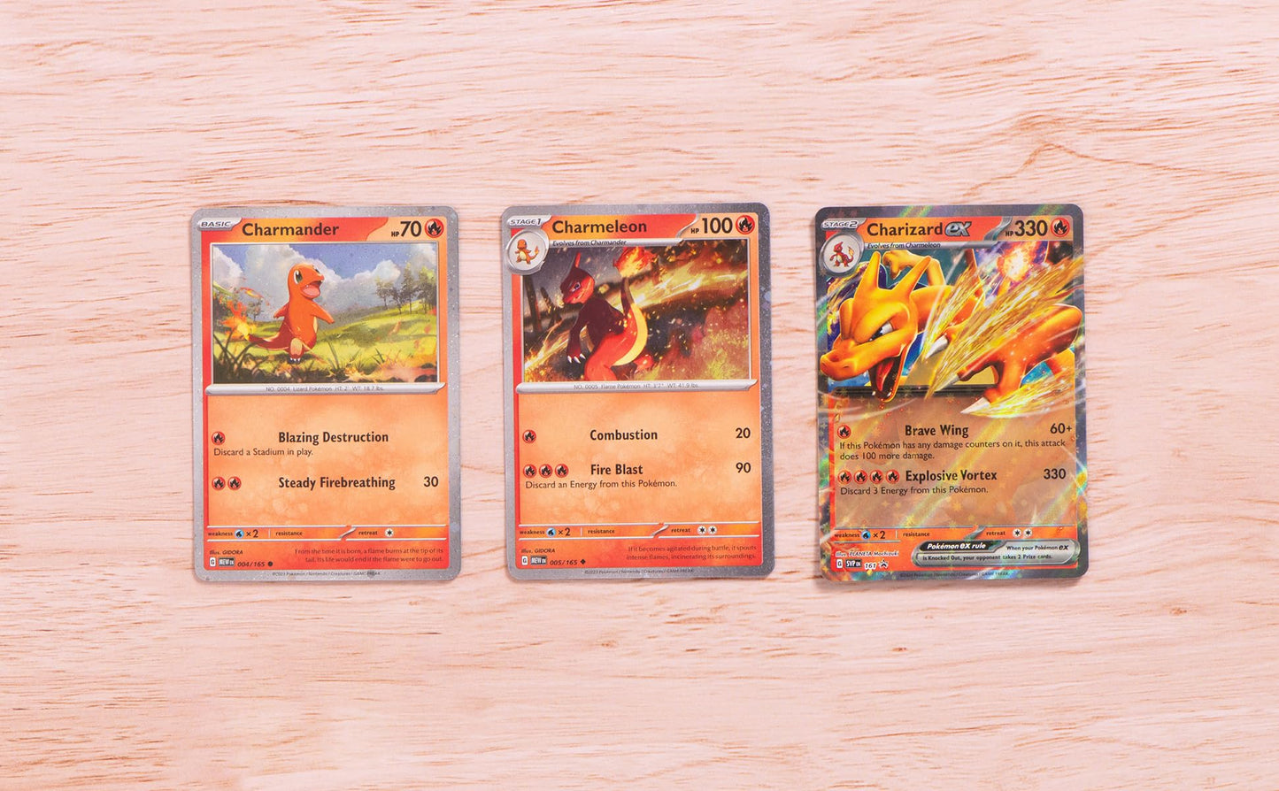 Pok?mon TCG: Charizard ex Super-enhanced Collection (3 Foil Promo Cards  1 Card-Display Figure & 10 Booster Packs)