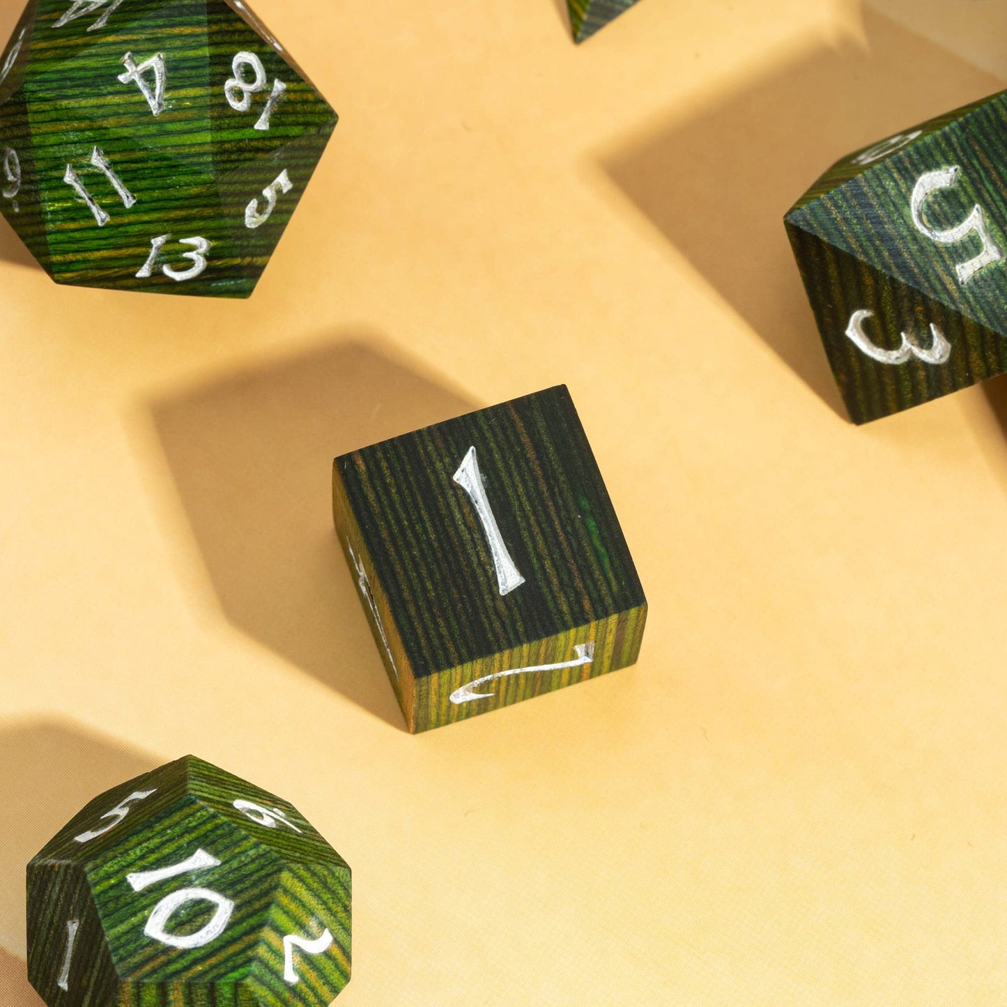 HDdais 7PCS DND Dice Set Green Wood D&D Polyhedral Dice with Metal Box for Dungeons and Dragons Role Playing Tabletop Games (Gra