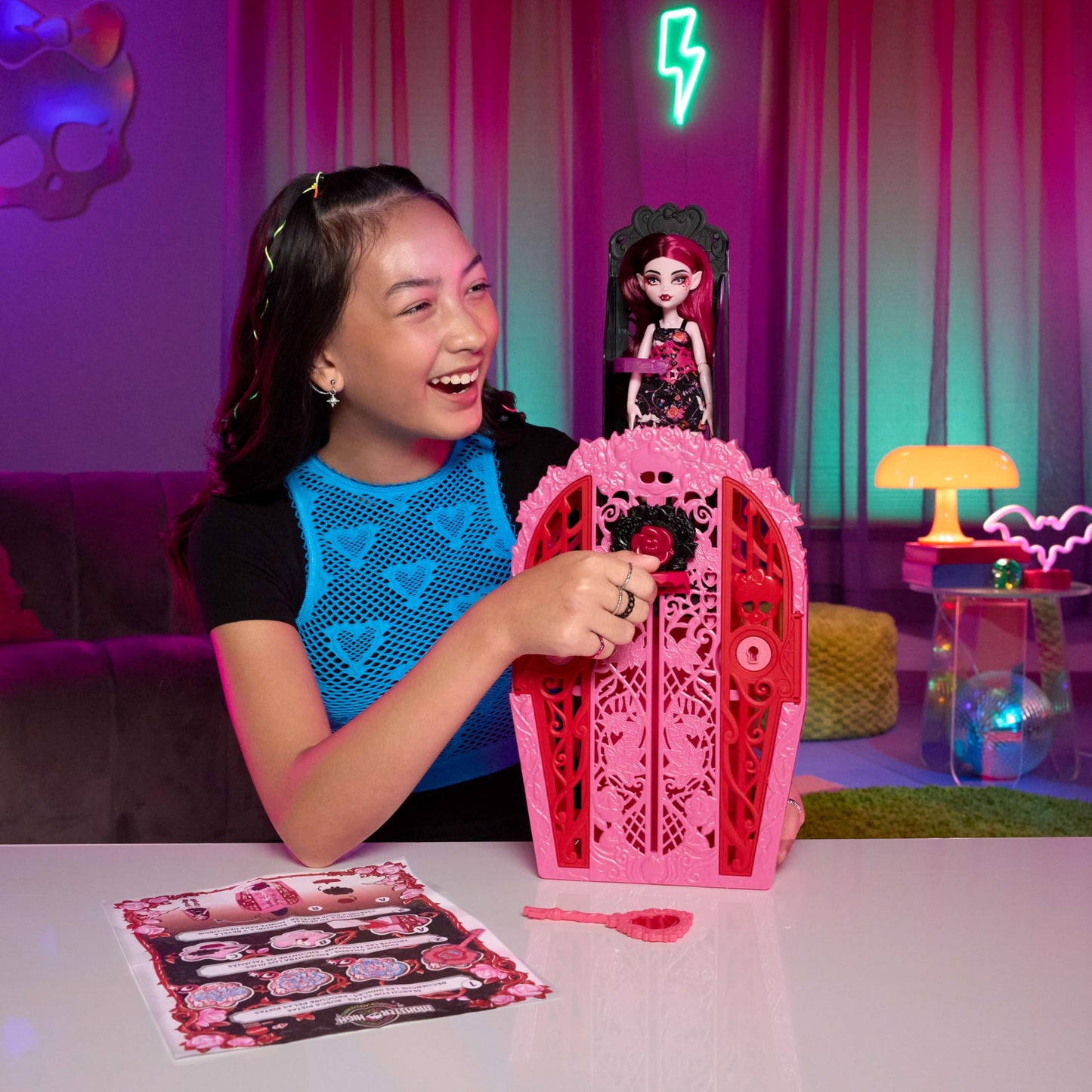Monster High Skulltimate Secrets Doll Set, Draculaura with Reveal Closet & 19+ Accessories, Multicolor Tea Party Surprises